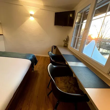 Hotel Pont-de-thielle 3*